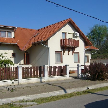 Csipkeház Apartman Cserkeszőlő Exterior foto