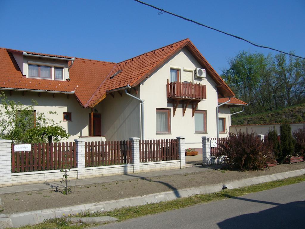 Csipkeház Apartman Cserkeszőlő Exterior foto